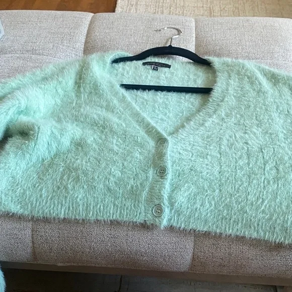 Cropped Fuzzy Cardigan Women’s Large V-Neck 3-Button -Blue Blush - Picture 7 of 7